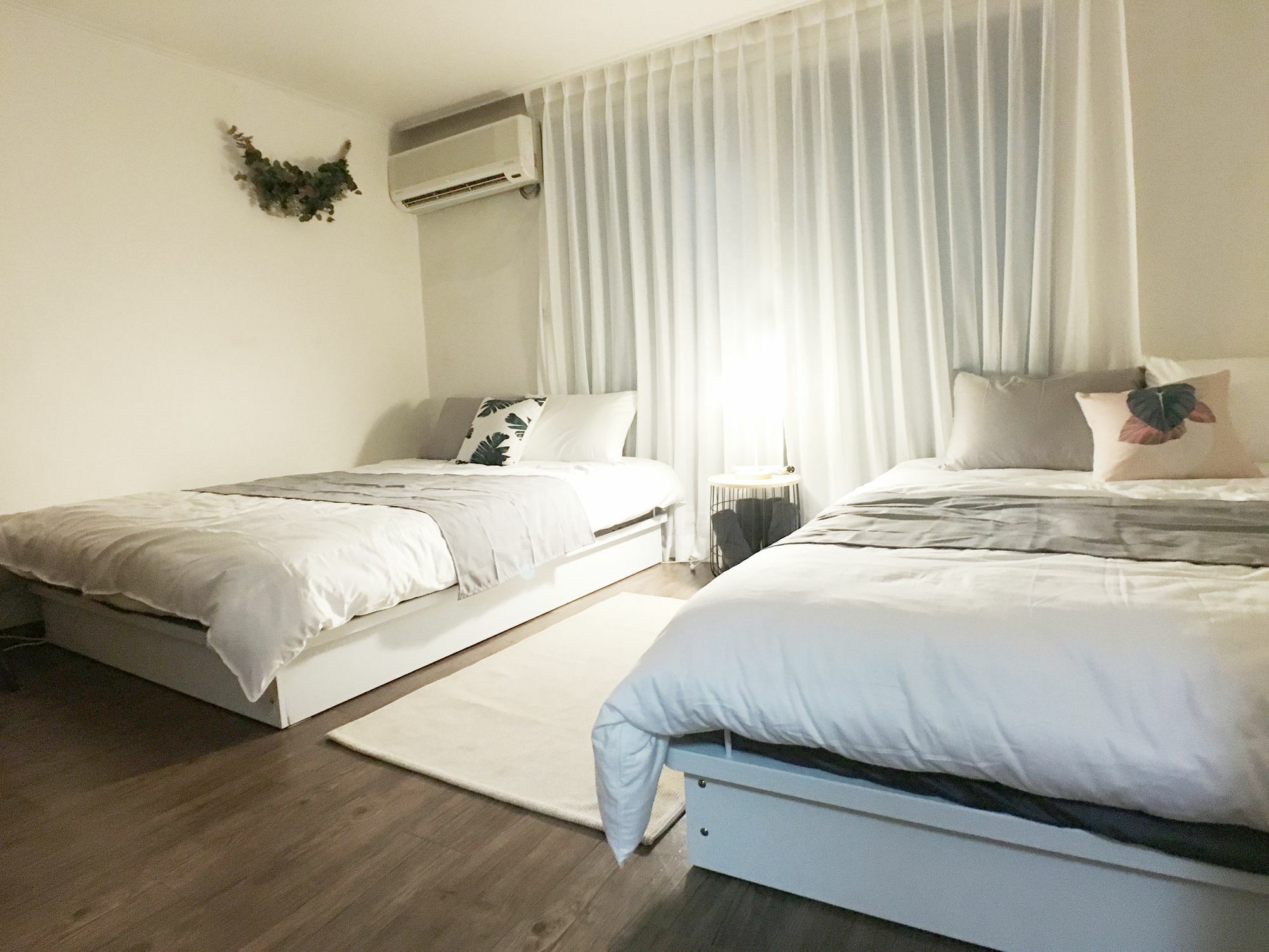 Апартаменты Sunny House Hongik Snt 1Mins Сеул Экстерьер фото